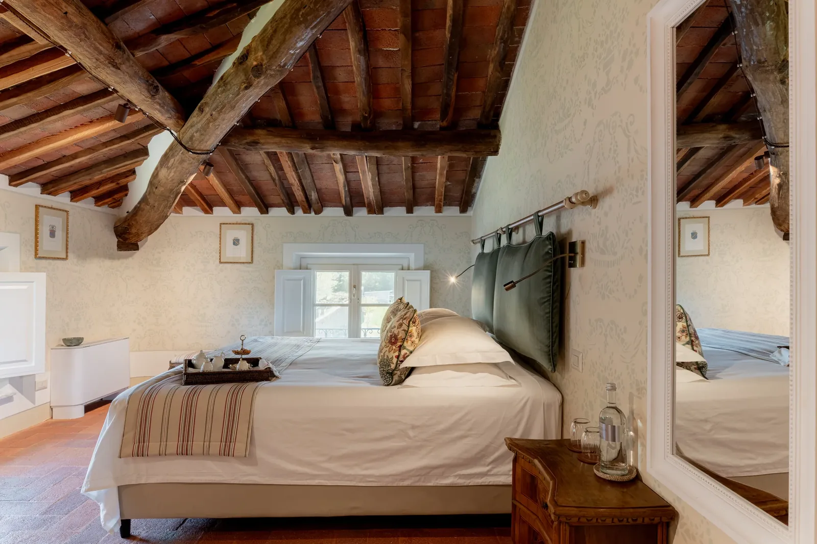 Suite de la Chambre verte sous les poutres de Villa Marie