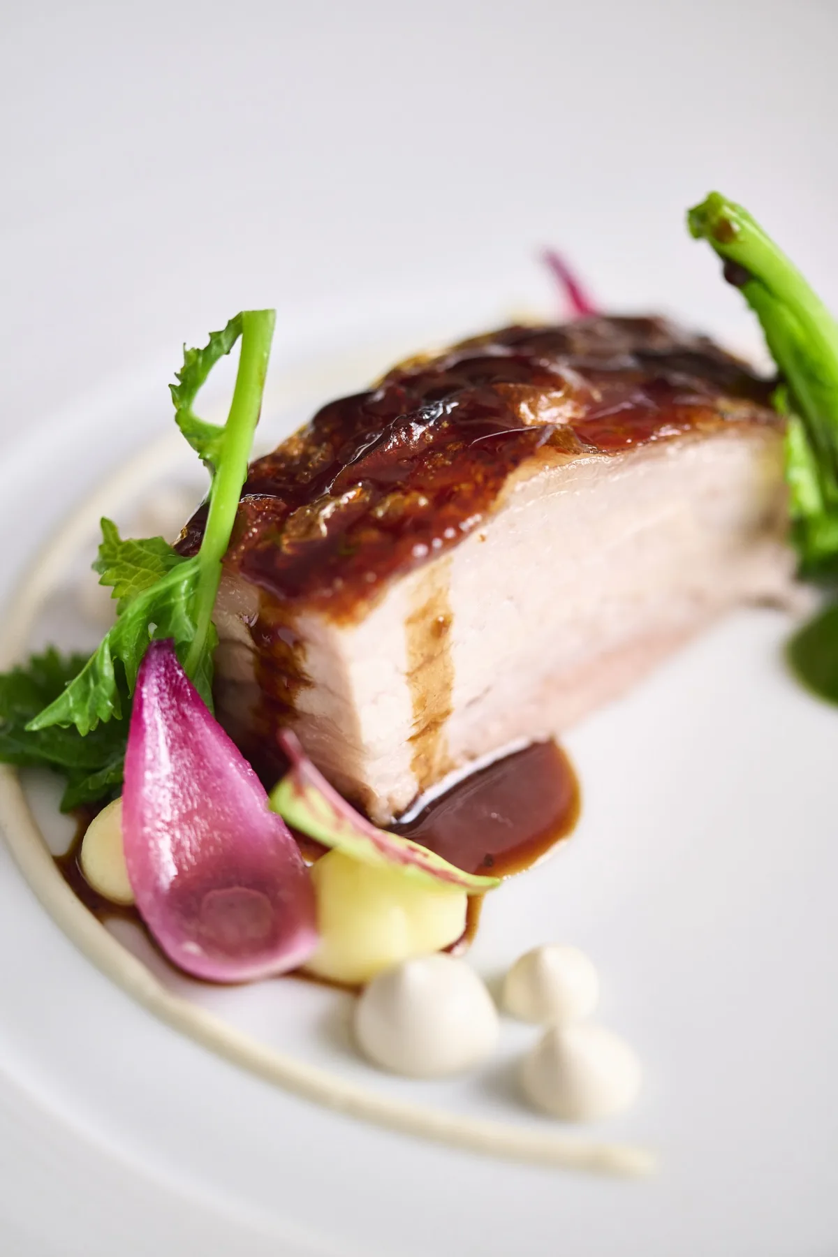 Viande rôtie et légumes de saison à Villa Marie