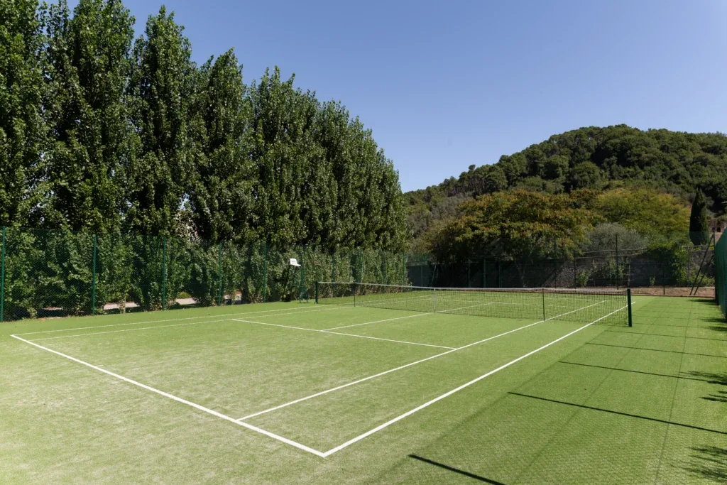 Campo da tennis privato alberato a Villa Marie