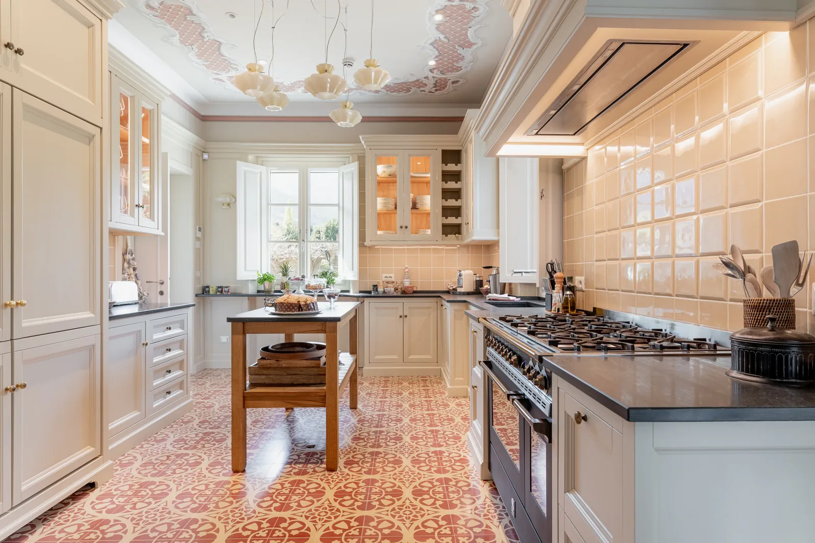 Cucina privata e piano cottura a Villa Marie in Toscana
