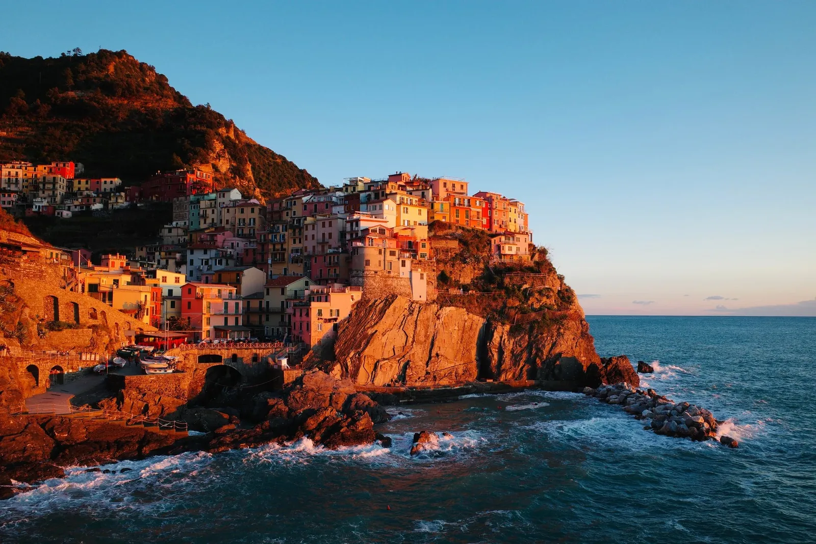 Manarola, nelle Cinque Terre, al tramonto