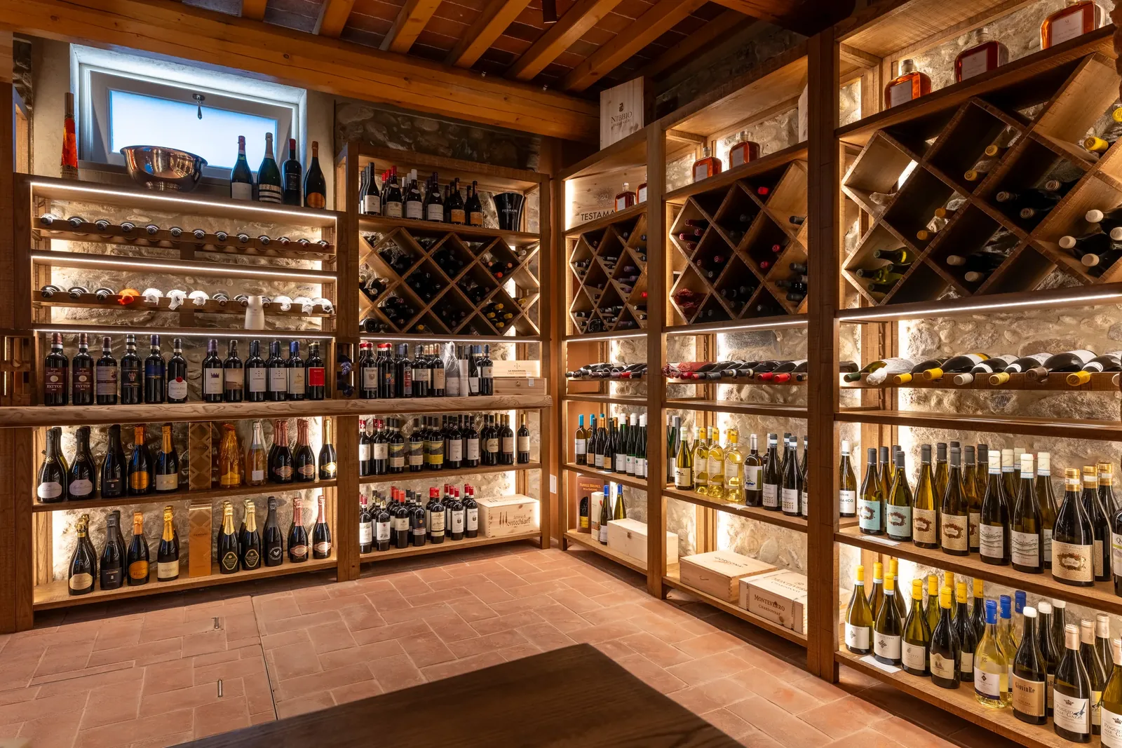 Selezione di vini nella cantina privata di Villa Marie