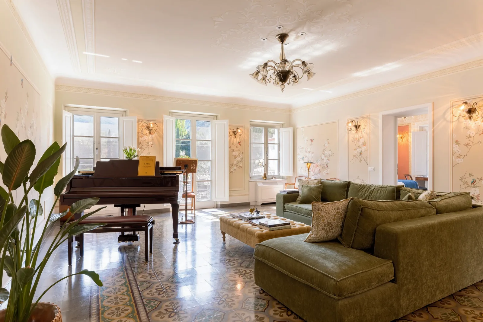 Villa Marie living room with grand piano and keyboard view